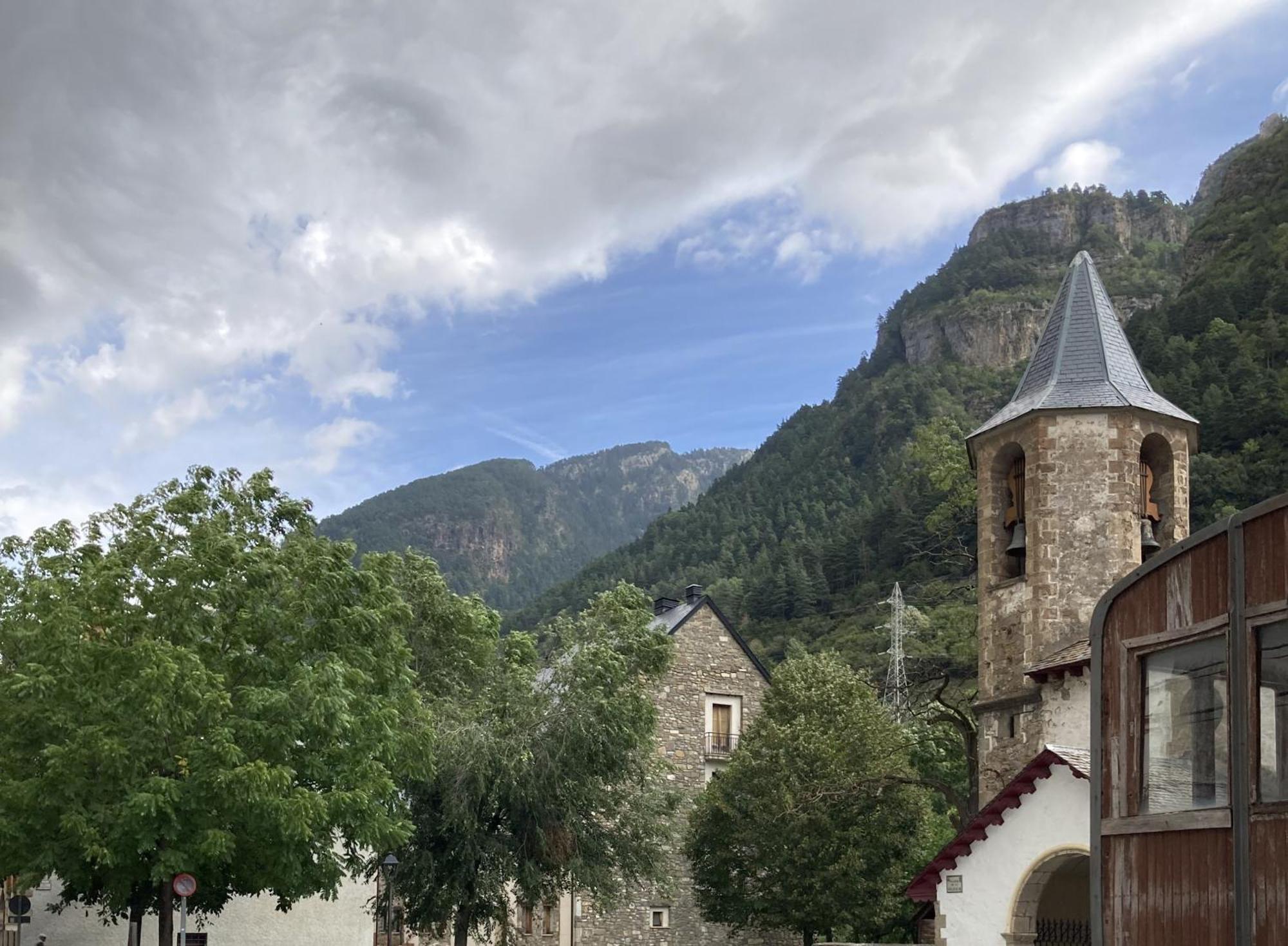 Precioso Atico Acogedor En Canfranc Buitenkant foto